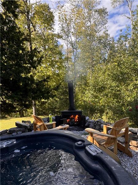 Serenity - Cottage with Hot Tub and Sauna