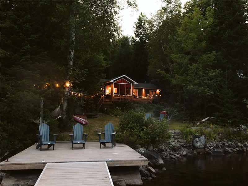 DRAG Lake! Waterfront Private Cottage with HotTub,Kayaks,Canoe,SUP,BBQ,Sunroom,Firepit,Hammock