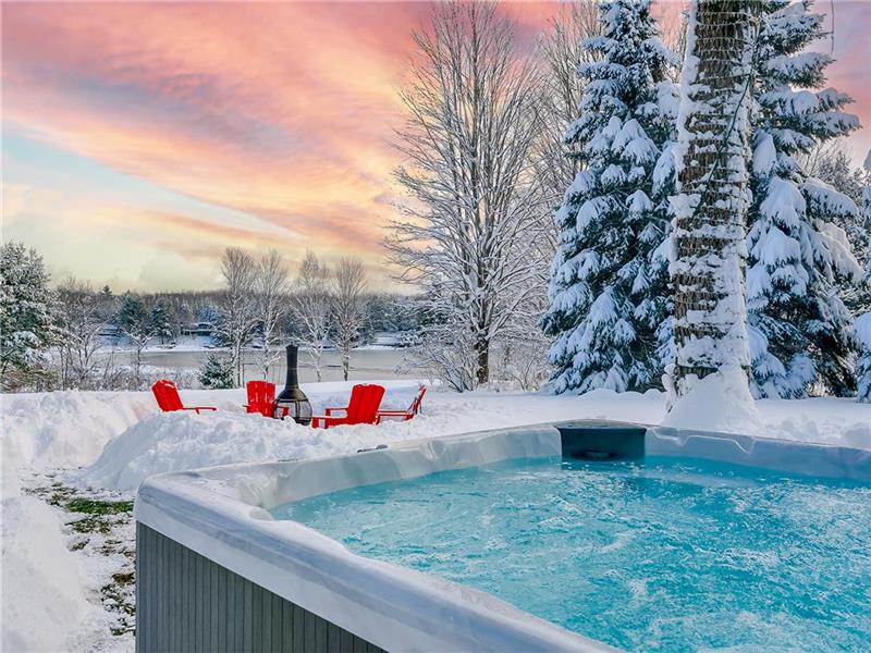 Nouvelle ferme de luxe au bord du lac | 4+ acres privés, rivage de 400 pieds | 2 très grands lits