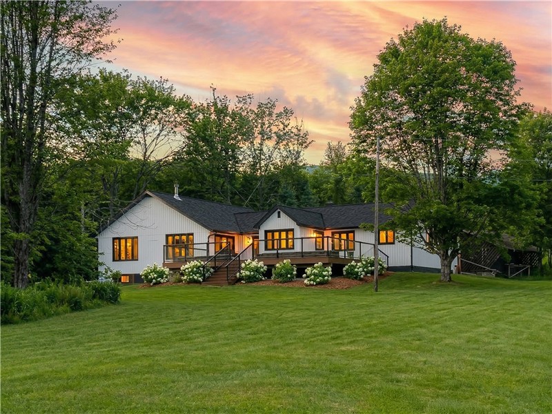 Nouvelle ferme de luxe au bord du lac | 4+ acres privés, rivage de 400 pieds | 2 très grands lits