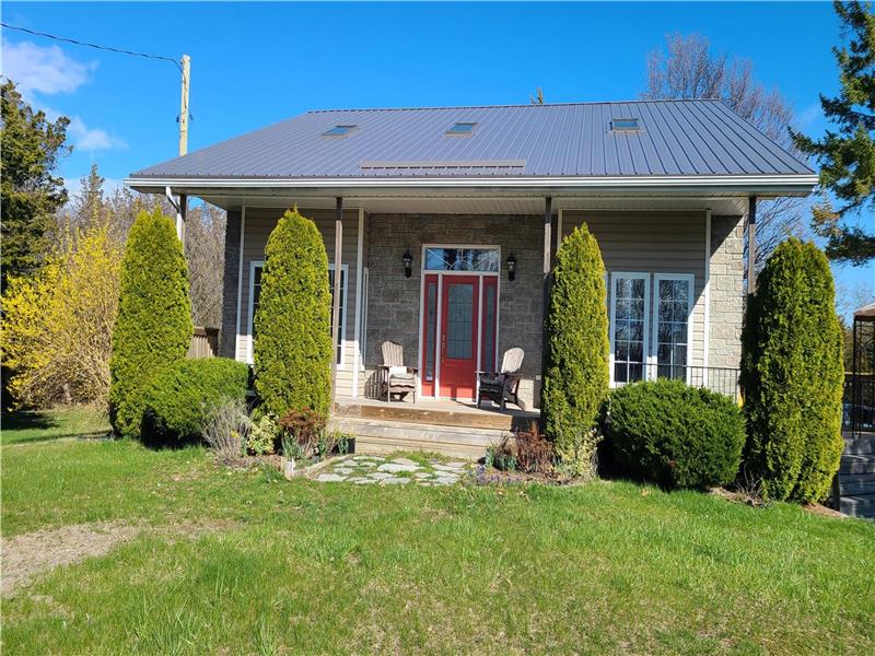 Cottage at Monarch Point: Private, Steps to conservation area and warm, clear water of Soup Harbour