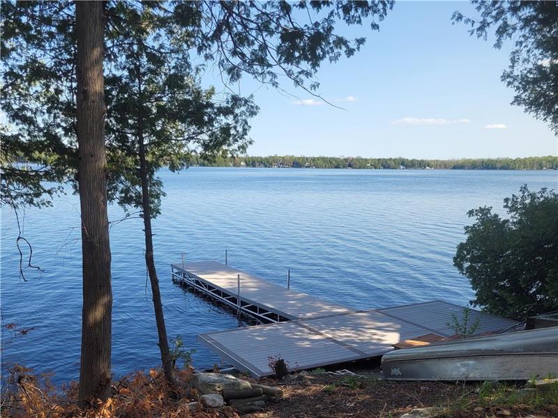 The Red Canoe Lodge on Beaver Lake
