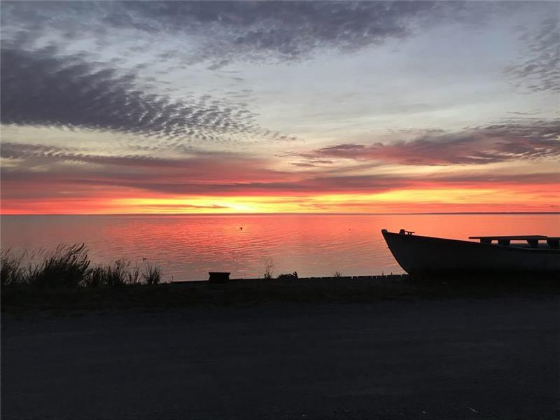 Waterfront Cottage - Petit-Rocher