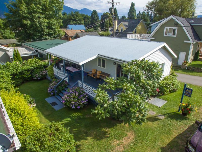 Kaslo Cottage, Book now for Summer 2026