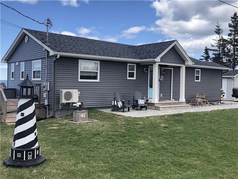 Enjoy our Belvedere (Beautiful View) beach house with beachfront lookout!