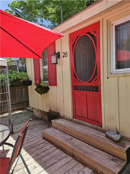 Grandbend 4 bedroom Cottage for Rent. Central location