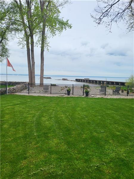 waterfront Home perfect Holiday getaway  Yours to discover in fort erie