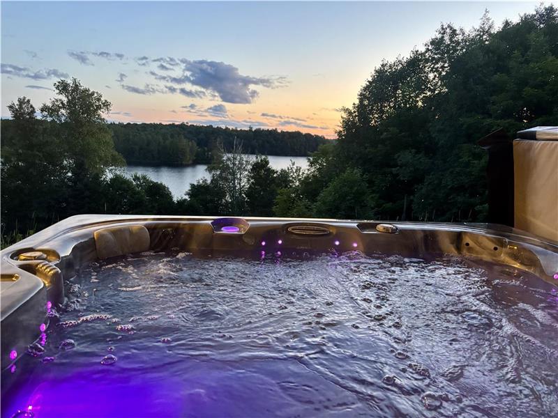 Waterfront Lac Lesage Perfect Sunsets Clean Lake SPA Arcade Ping Pong Foosball Basketball