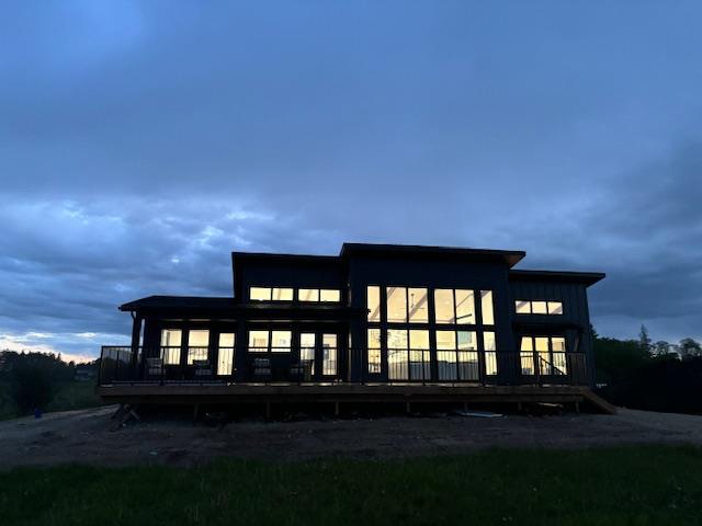 Lakefront Cottage (BRAND NEW) with HOT TUB - Winter Ice Fishing Specials