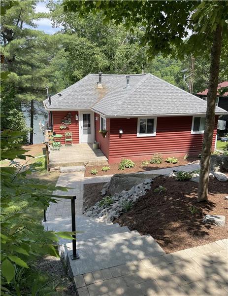 BEAUTIFULLY RENOVATED 4 bdrm, 2 bath MUSKOKA COTTAGE (with HOT TUB) on CRYSTAL-CLEAR SKELETON LAKE!