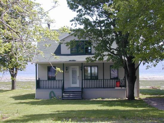 River front Cottage, Ile d'Orleans, Quebec city (725-La Châtelaine)