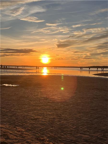 Beautiful home in quiet and family friendly neighborhood 1km from Parlee Beach