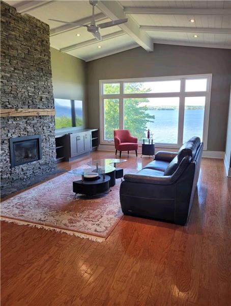 All Season Waterfront Cottage