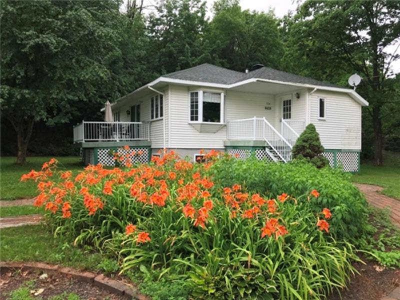 Cottage near the river, Île d'Orléans, Quebec City (726-La Maison)