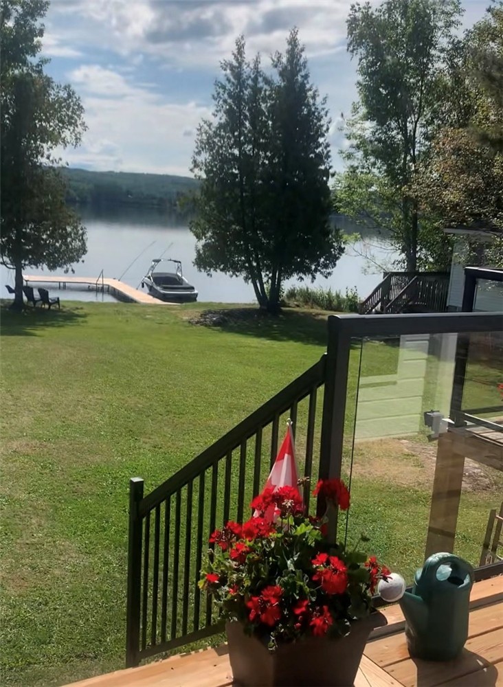 Sunnyside Lakeside Getaway **SNOWMOBILE TRAILS WITHIN METERS**ICE FISHING** FOR FEB-MARCH 2026