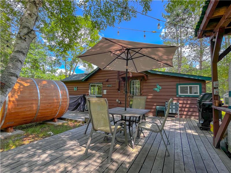 Fosters Lake Retro Cabin Retreat- Sauna/Volleyball Court -Bancroft / Barry's Bay / Maynooth