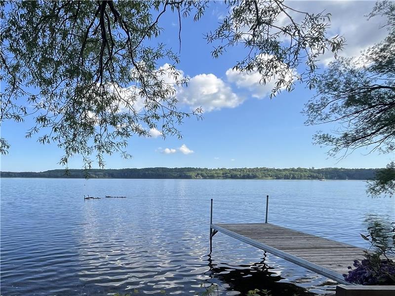 Lakeside Landing is conveniently located 15 minutes from Picton via the Glenora Ferry on water