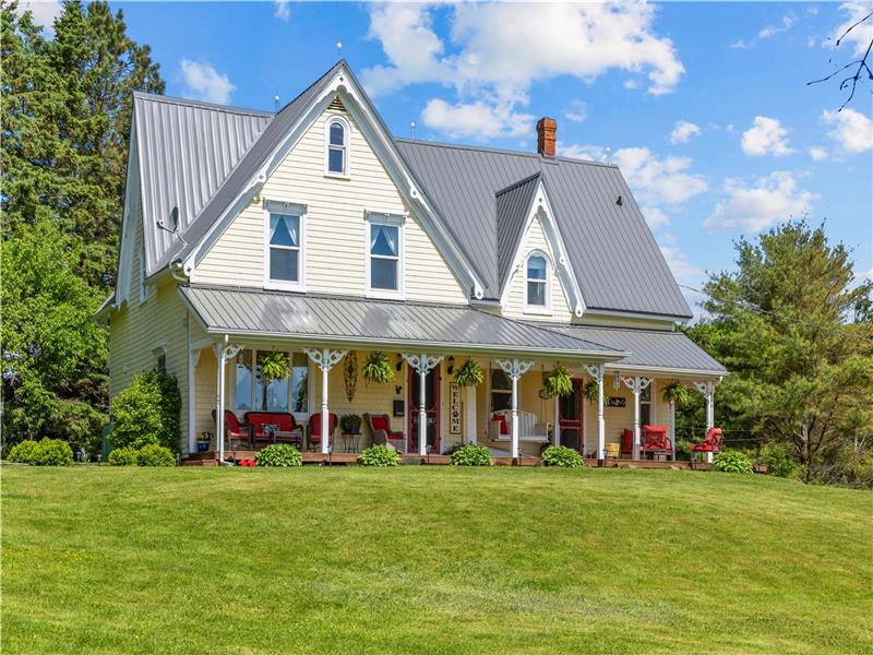 Sleeps 13 A Luxurious Retreat Clinton Pond with Hottub