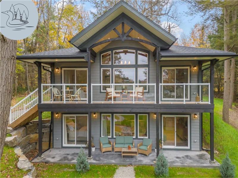 Waterfront, Canoe, Dbl Kayak, Fireplace,  WiFi, Pet OK, Near Algonquin