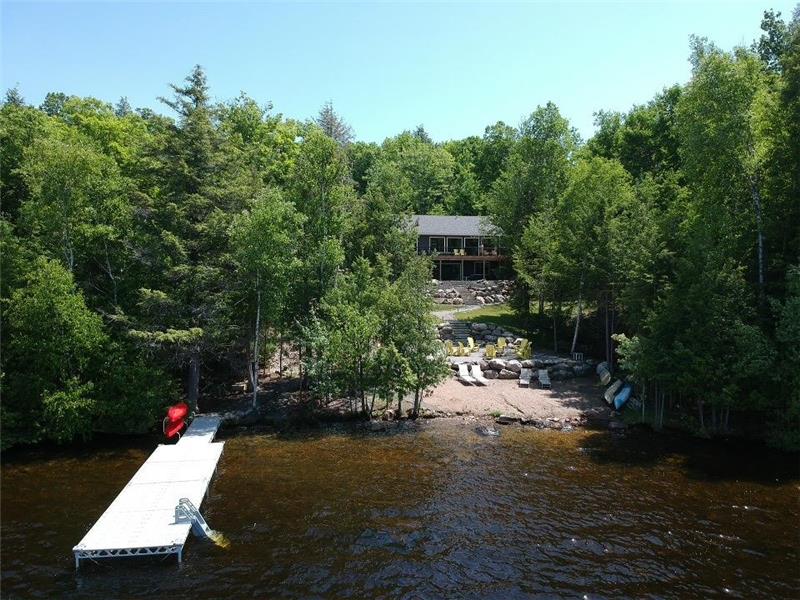 Sanctuary retreat , private beach , 30 mins to Algonquin