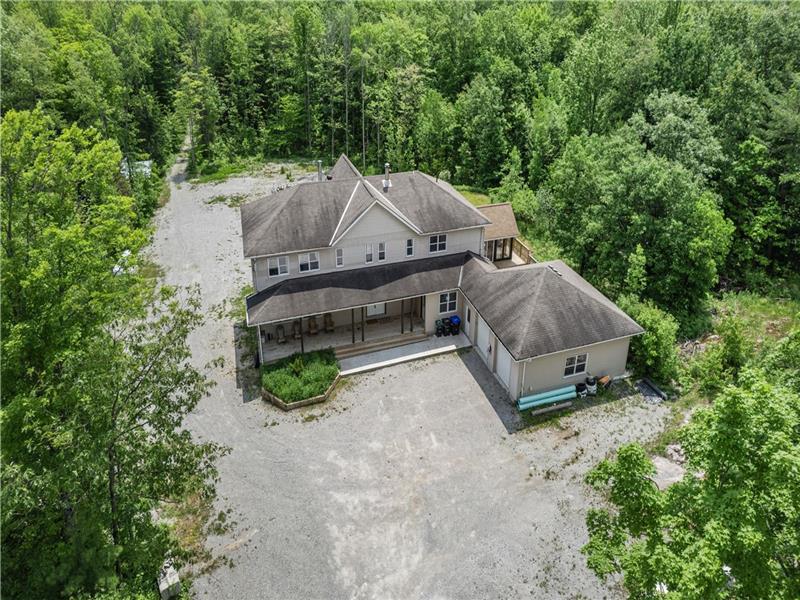 Grand 10BR 9BA Waterfront Retreat Near Muskoka | 7 Acres | Sleeps 30 | Perfect for Events & Gatherin