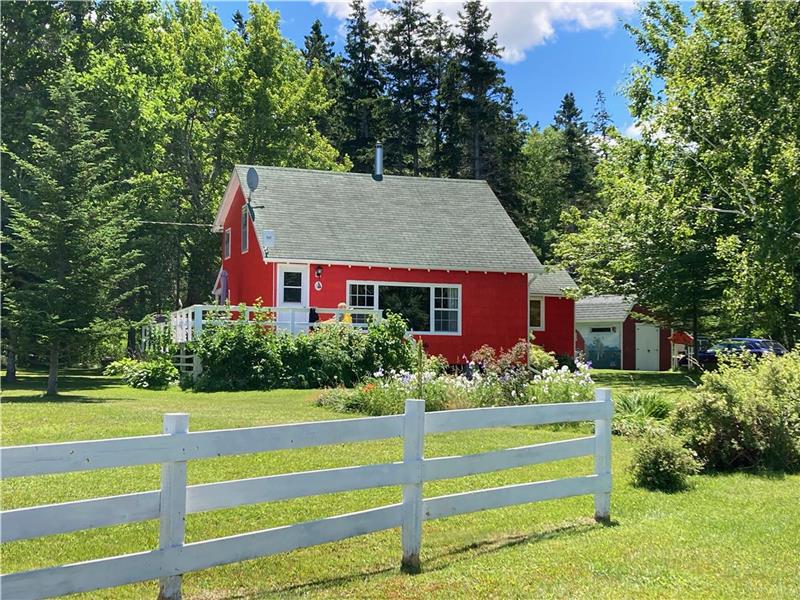 Seaside cottage with private beach