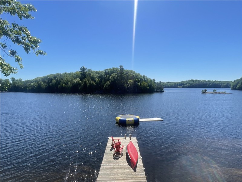 Lakefront Family Retreat on McKellar Lake
