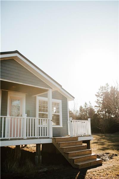 Cozy Cottage On Winter Bay