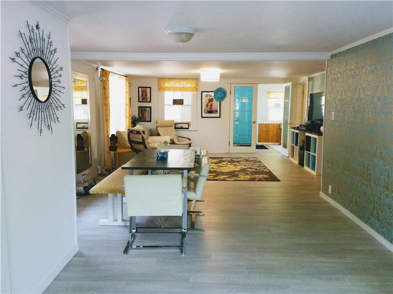 The Perfect Family Getaway, steps from Bay Beach, and 25 minutes drive to Niagara Falls