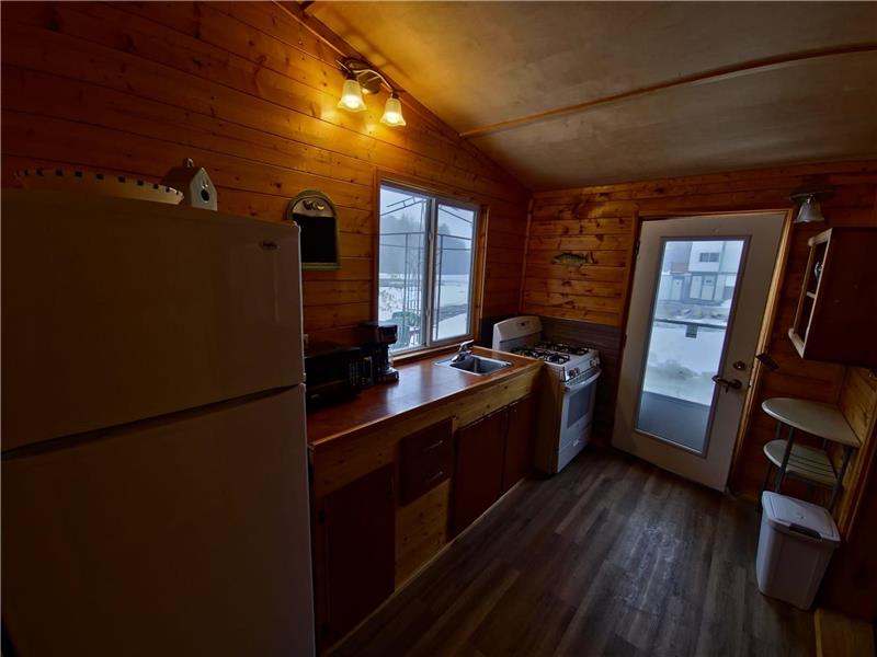 Lakeview lodge at Lorimer Lake Resort - The Lake Cabin