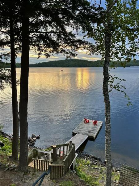 “Janet's Place” Muskoka Waterfront (walkin and dock) Cottage – just North of Huntsville on Doe Lake