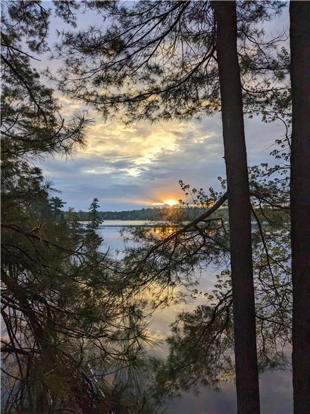 Beautiful Lakeside Cottage - Perfect for Two Families