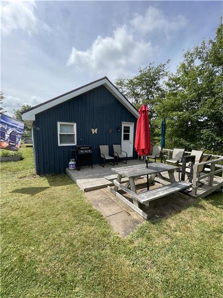 Lakeview Cottage, on beautiful Folly lake , kayaks ,life jackets and paddle boat for your use