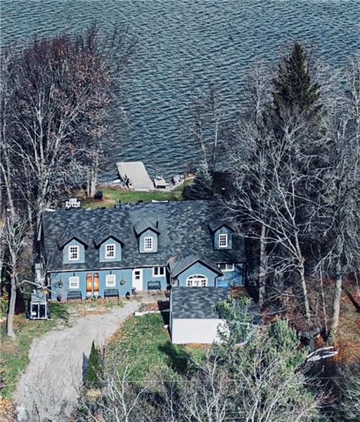 Stunning Lake House with Hot Tub