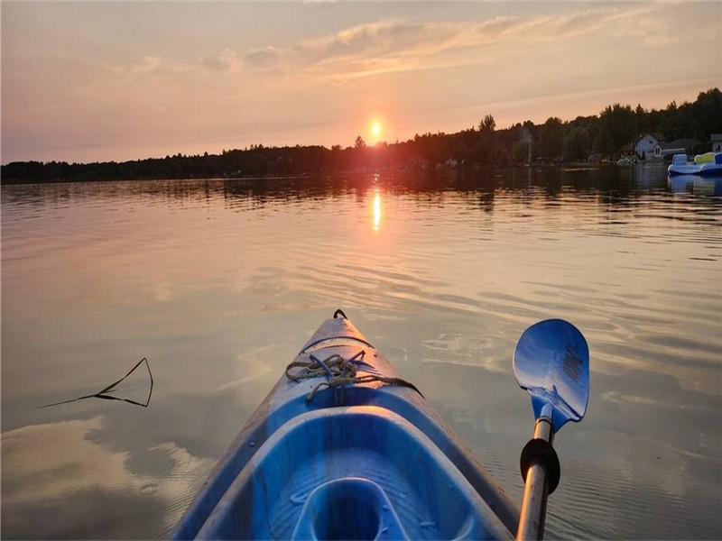 Orr Lake Cottage- Hot tub, kayaks, AC, wifi, step to Golf Club, 1 hr 15 min from Toronto