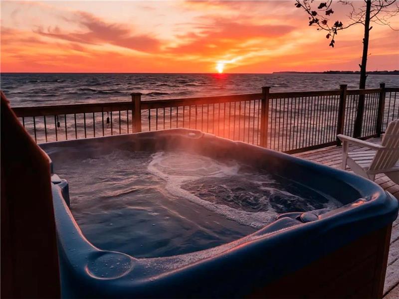 Séjour au bord du lac acceptant les animaux | Spa, foyer et superbes couchers de soleil