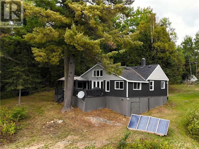 Lakebreeze Cottage  -Lots of Toys -14' Boat/Motor, SUP's. Pedal Boat & Party Island