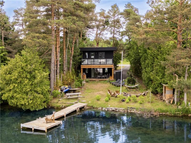 Casa Del Capo- Luxury Serene Lakefront Retreat