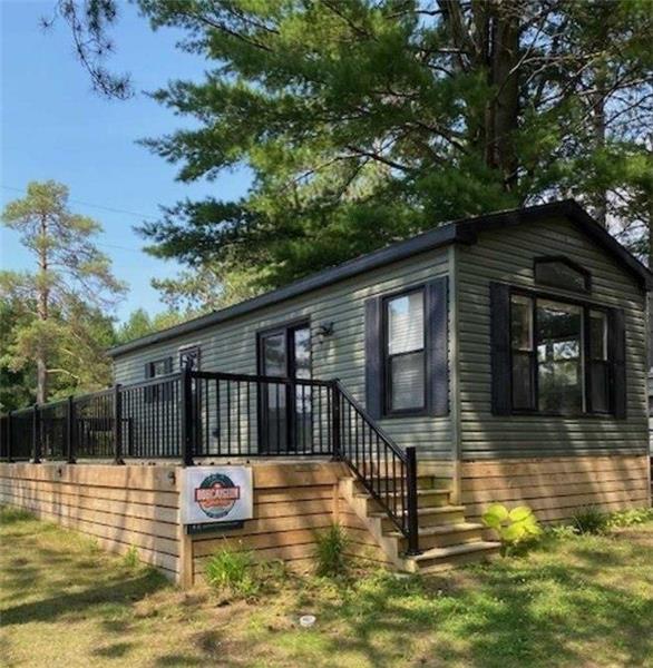 Lake Life Bliss Awaits at Bobcaygeon Shores Cottage Resort!