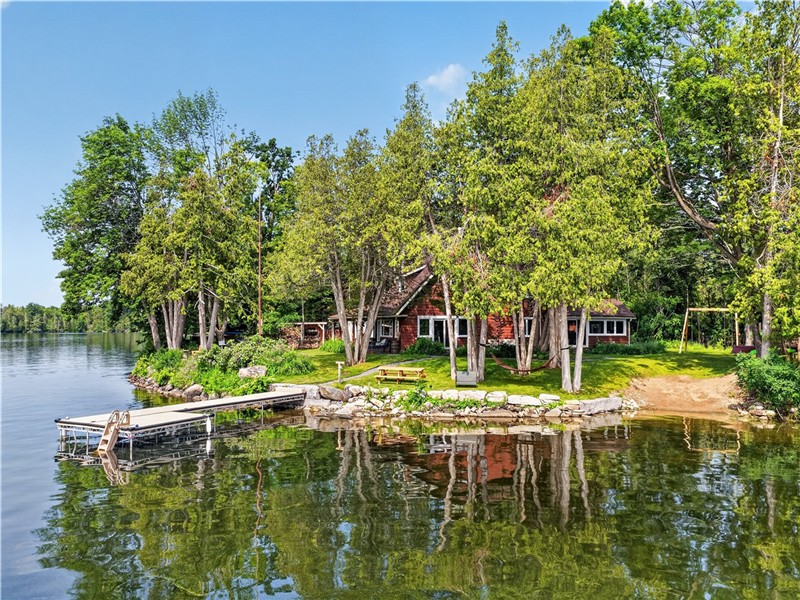 Waterfront Cottage | 230 Ft of Pristine Shoreline | Pigeon Lake| Near Bobcaygeon |