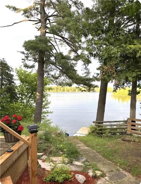 Waterfront Cottage, Pet Friendly, Dock, Fishing, Swimming & boating on the Mississippi Lake.