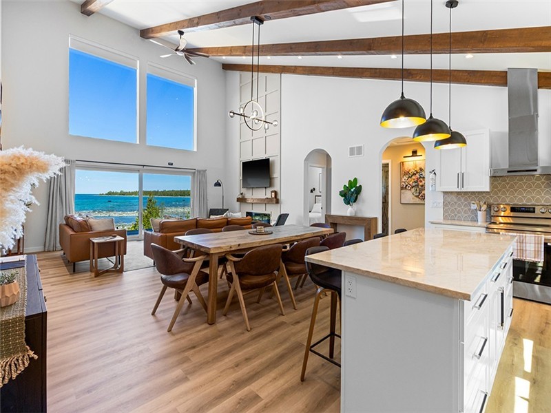 Azure Vista: Lakefront | Game room | Hot tub