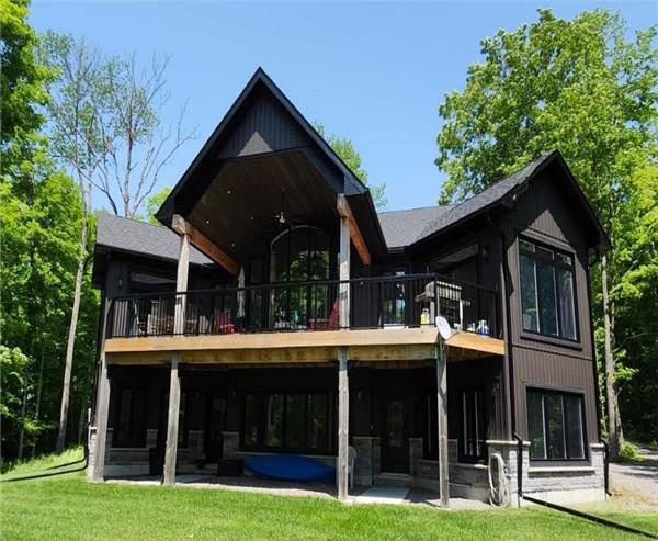 Flanagan's Waterfront Oasis