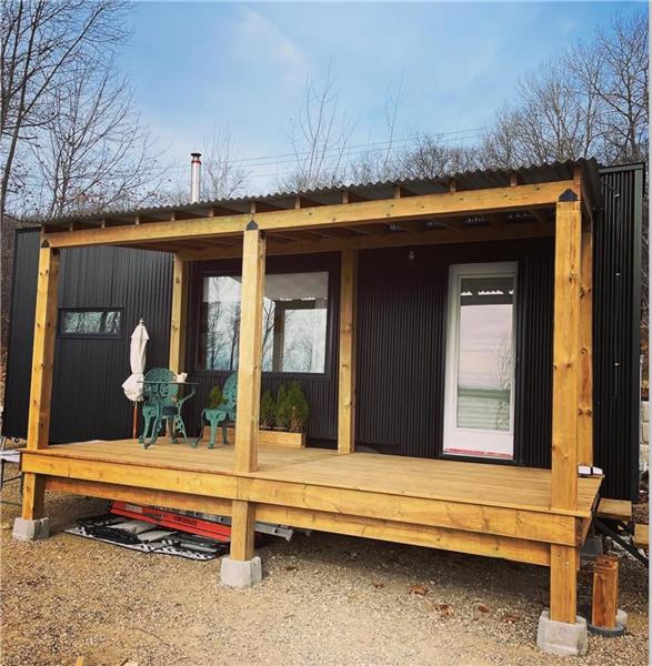 Beautiful Tiny House on The Ottawa River