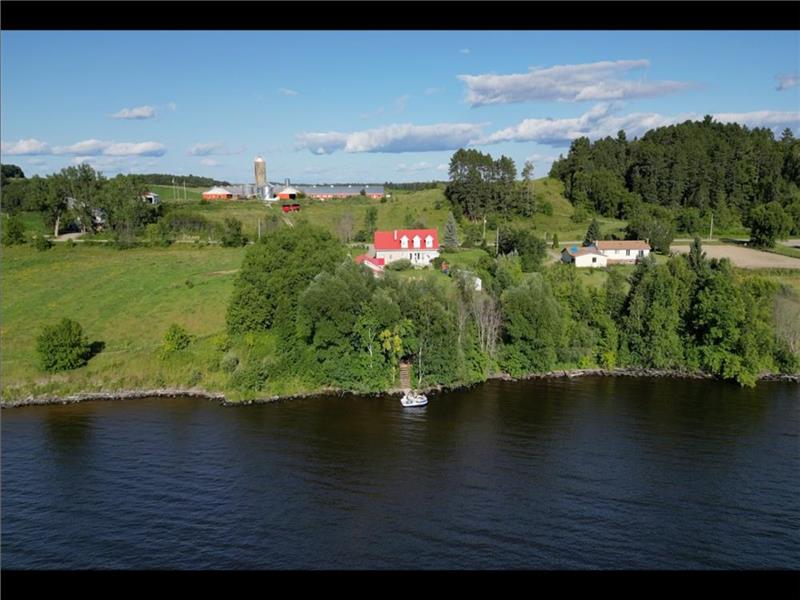 Lake Timiskaming Cottage