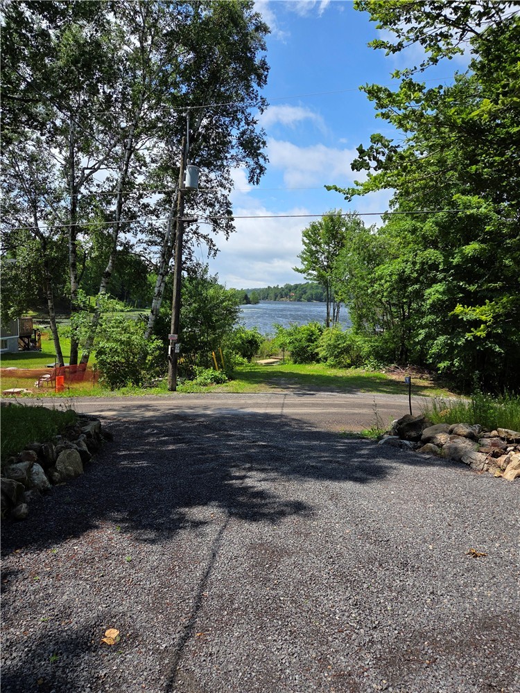 Lovely 2 Bedrooms Cottage With Waterfront Access to Whitefish Lake