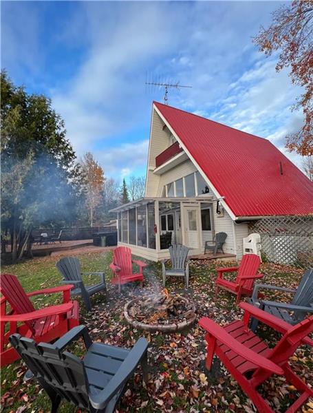 All Season Waterfront Cottage in Kawartha Lake