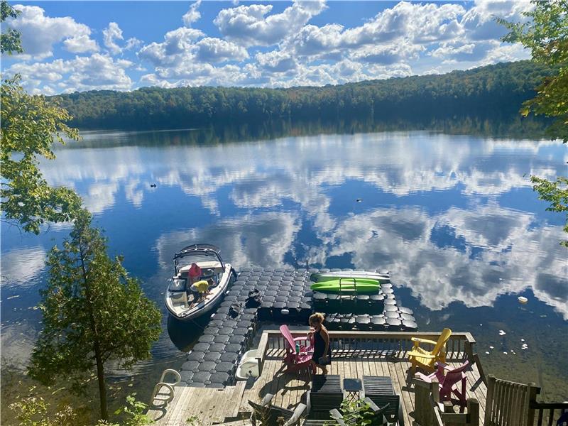Lake front, southfacing cottage