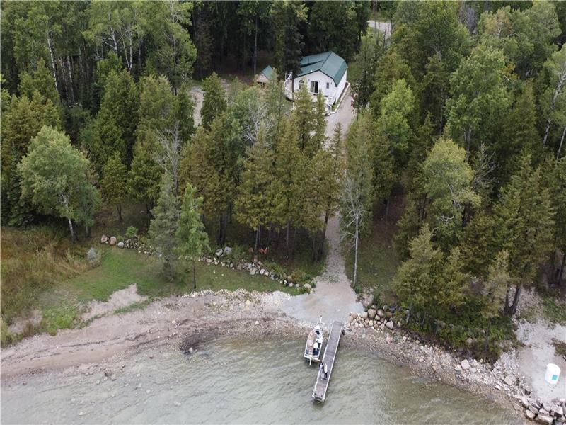 Waterfront 2-br Year round Cottage in Kagawong, Manitoulin Island