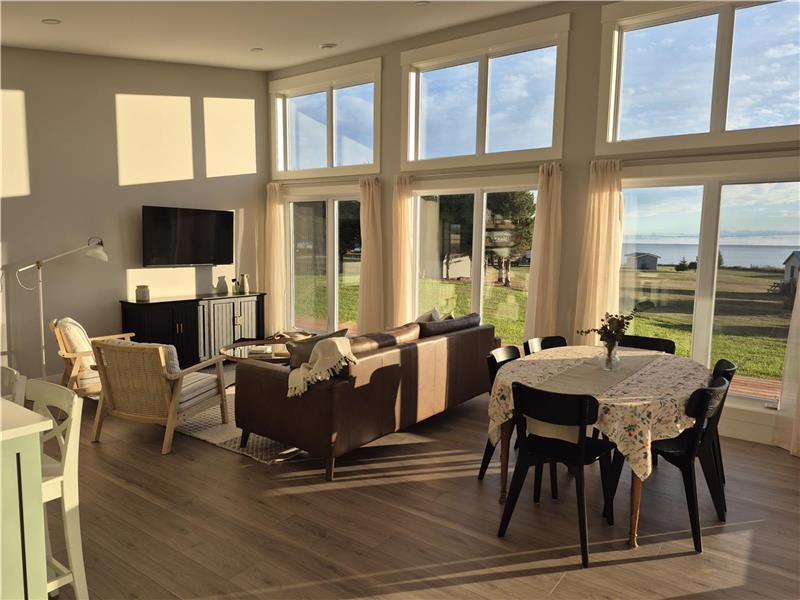 ***Stylish NEW Oceanview Cottage | 3BR + King --10 min to Bridge***